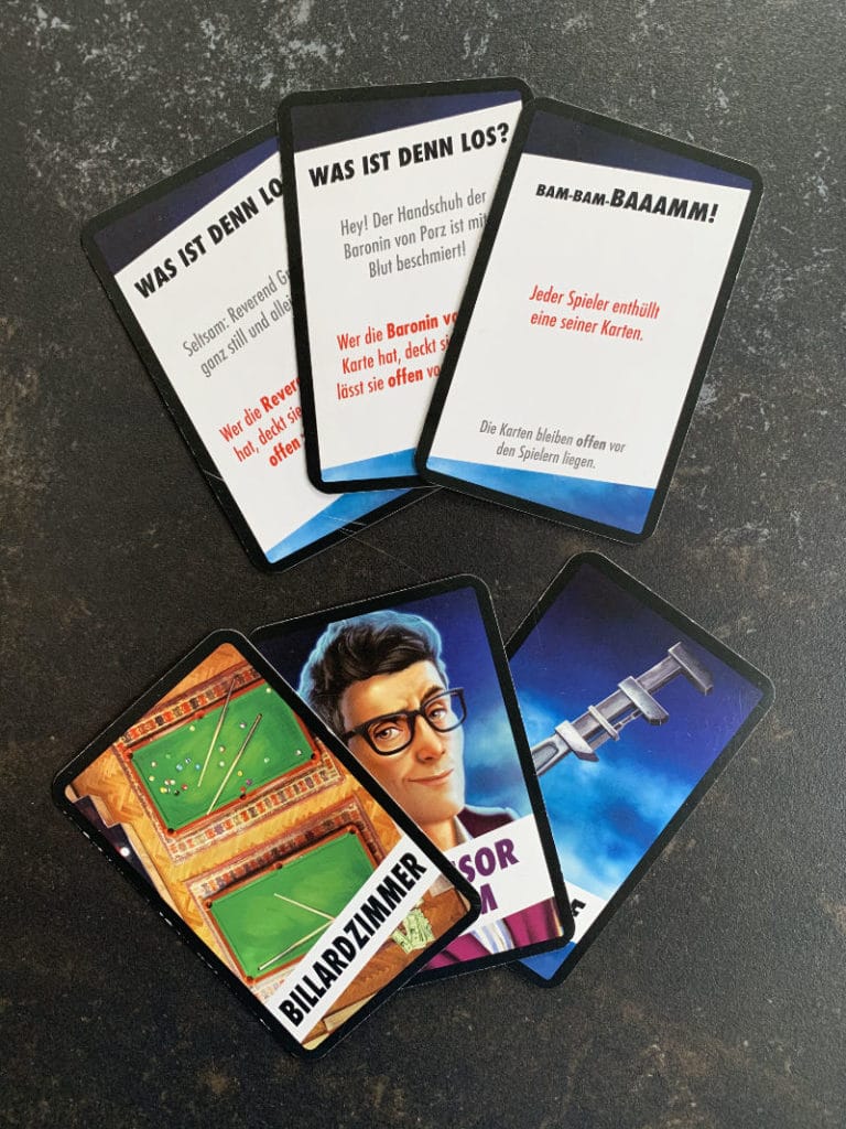 In Cluedo gibt es Beweiskarten und Cluedokarten